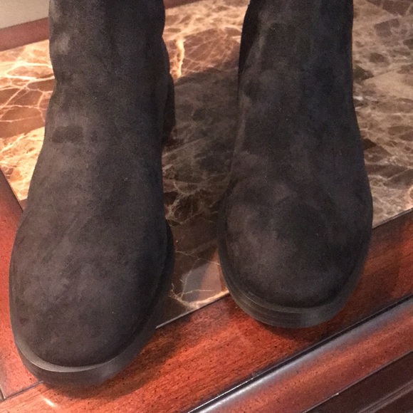 🆕 Gorgeous Stuart Weitzman half and half Black Suede boots. 1 inch heels. - Picture 6 of 14
